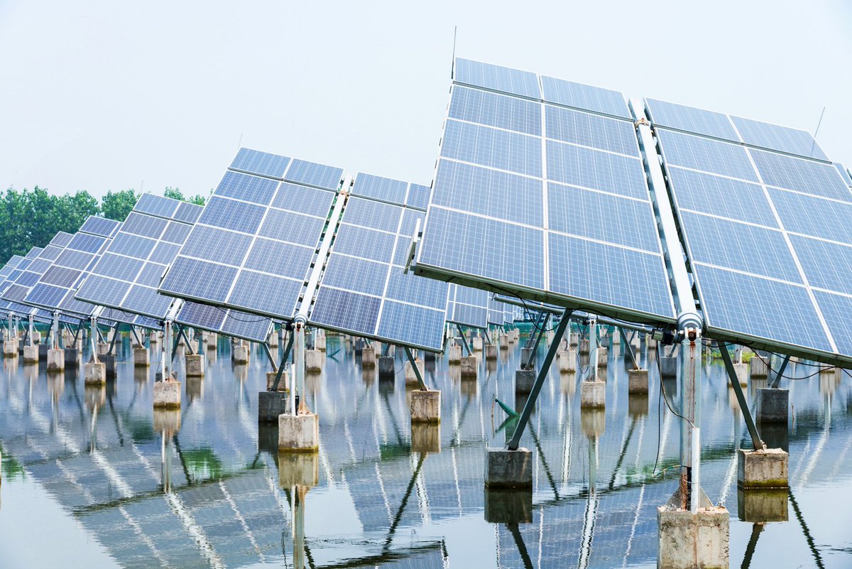 CarbonBrief's tweet photo. Renewable energy capacity growing quicker than expected, overtaking coal for the first time, says new @IEA forecast https://t.co/Ji5ArcGHaw https://t.co/DqVGWEtPJS