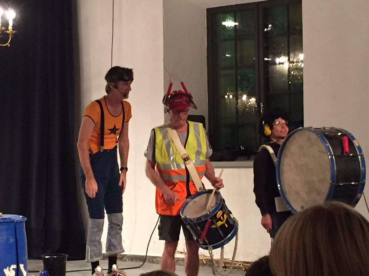 Toltorpsskolan's tweet photo. Då var 2-orna på @Toltorpsskolan återigen på en suverän konsert i Kronhusbodarna! Vi tackar! 😀#GWO #Äventyrsklubben https://t.co/zXheOCmy16