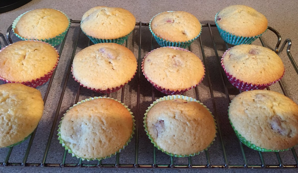 rattlethecage's tweet photo. Baking at 8am?! #RaspberryBuns π° π https://t.co/kHuL7cjjgK