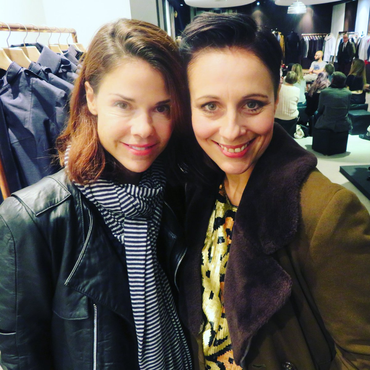 stephenmahoneym's tweet photo. #Mypix of #SamMagee & @ZoeLem1 #FikaSession @NorwegianRain #London #Store #W1J9EU #ExpressoMartinis & @CeStalin & #JoeArnoldJones #perform https://t.co/yKGb5UaMwF
