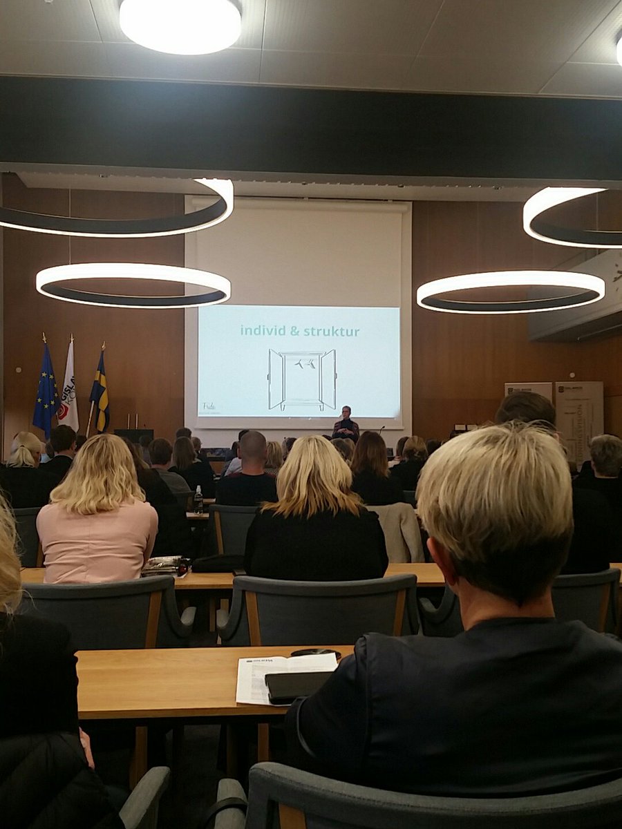 mandaemj's tweet photo. Frida Ohlsson Sanddahl pratar #könsnormer med alla chefer i @gislavedkommun. Superviktigt! https://t.co/fzuLzIflH7