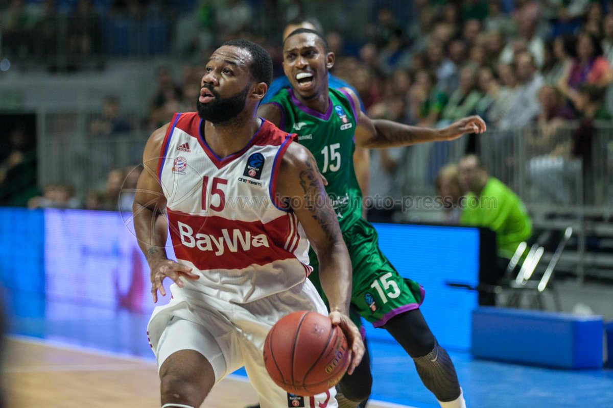 iso100photpress's tweet photo. Imágenes del partido entre el @unicajaCB y el @fcb_basketball (62-74) @EuroCup, en nuestra web: https://t.co/LewhyFAPLH https://t.co/jO8oT2Lwuo