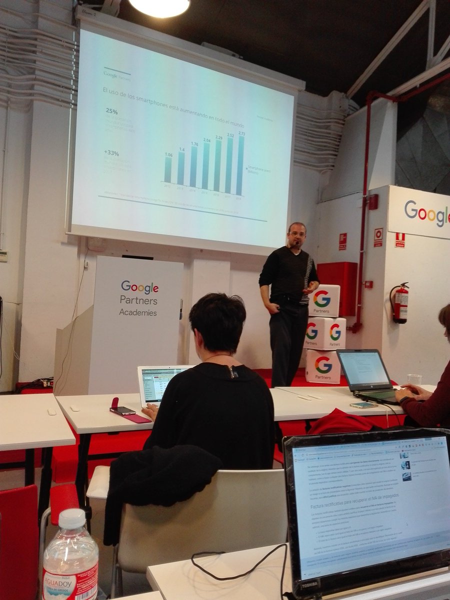 yolandabernad's tweet image. Segunda jornada del #googleacademies. Esta vez sobre Mobile, con @DanielJuradoSEM