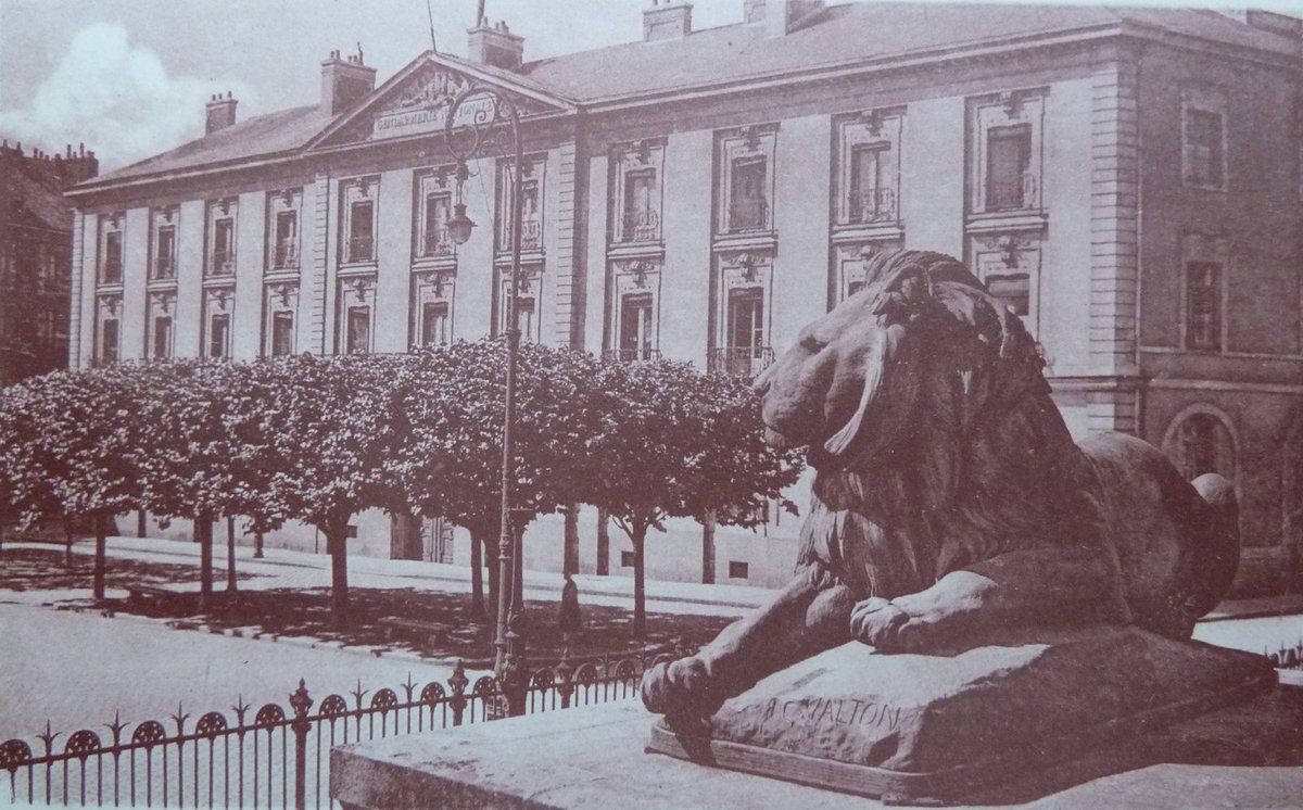 L'emplacement initial des lions de #Nantes, place Aristide Briand, ex palais de justice aujourd'hui <a href="/Radisson_Nantes/">Radisson Blu Nantes</a> facebook.com/StephanePajot4…