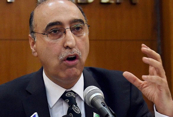 news24tvchannel's tweet photo. Pak envoy Basit protested with FS Jaishankar at detention, manhandling of   #PakistanenvoyBasit #spyingcharges https://t.co/e0xnbpTsPS https://t.co/pkay0EgXiL