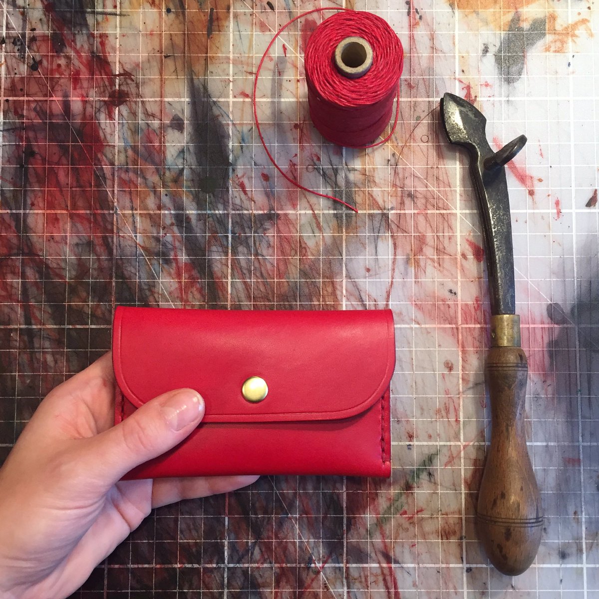 HansonOfLondon's tweet image. Finished bridle leather Clapton purse / card holder #MadeInEngland #LinenThread #AdjustableEdgeCreaser ❤️