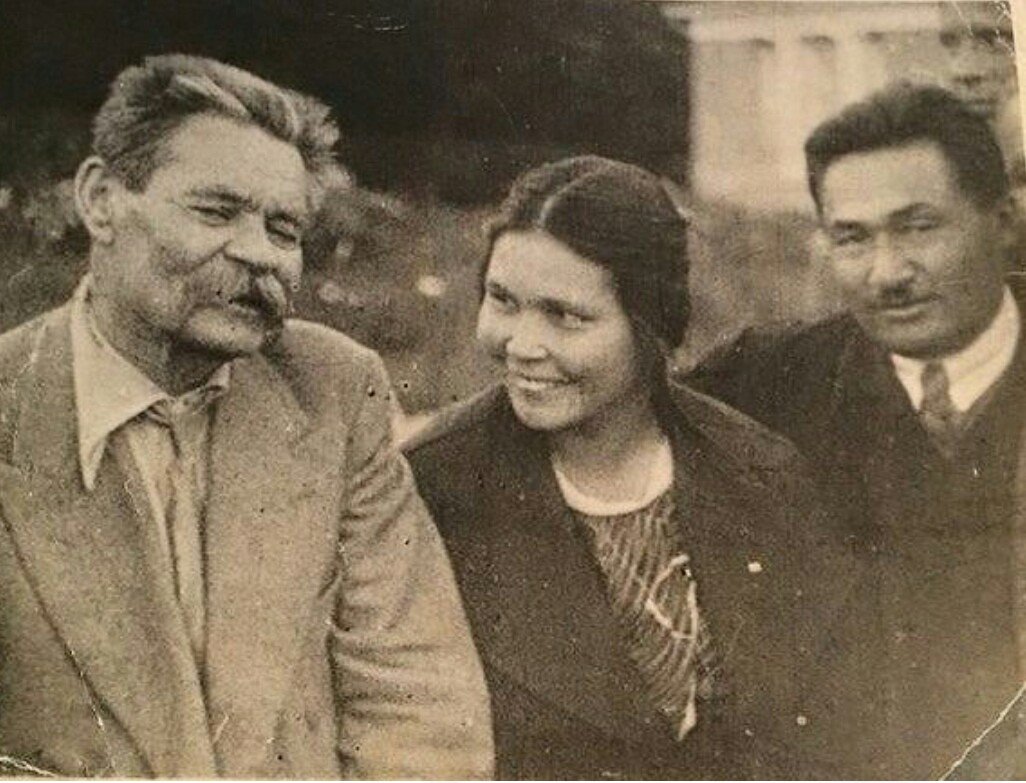 KzKitap's tweet photo. Максим Горький, Ілияс Жансүгіров, Фатима Ғабитова. 1934 жыл #мұрағат https://t.co/8UQrcCuwnc