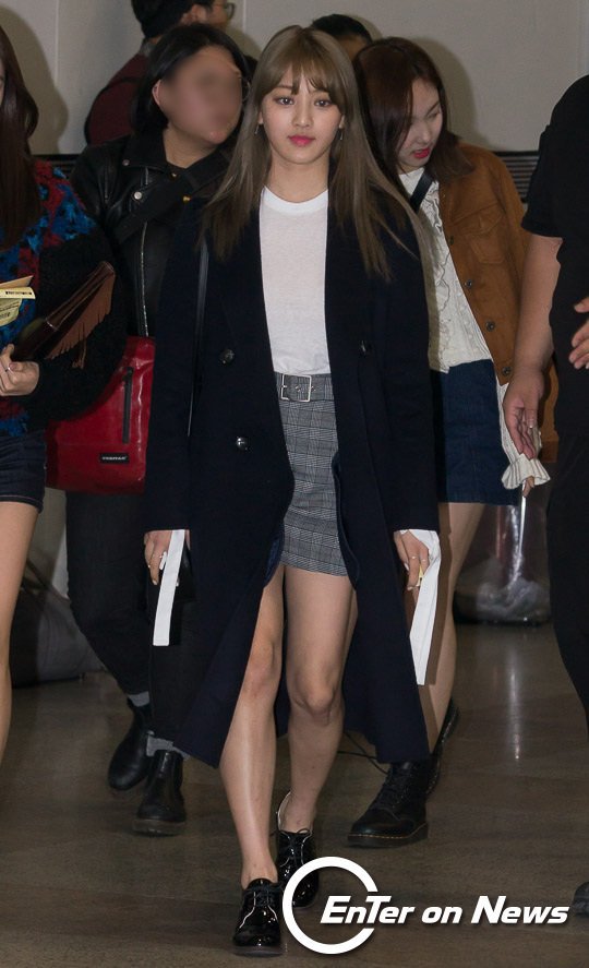 twice_ph's tweet photo. [PRESS] 161027
JIHYO @ Gimpo Airport going to Jeju 
#TWICE #트와이스 #Jihyo #지효 https://t.co/vFvL65yH1o