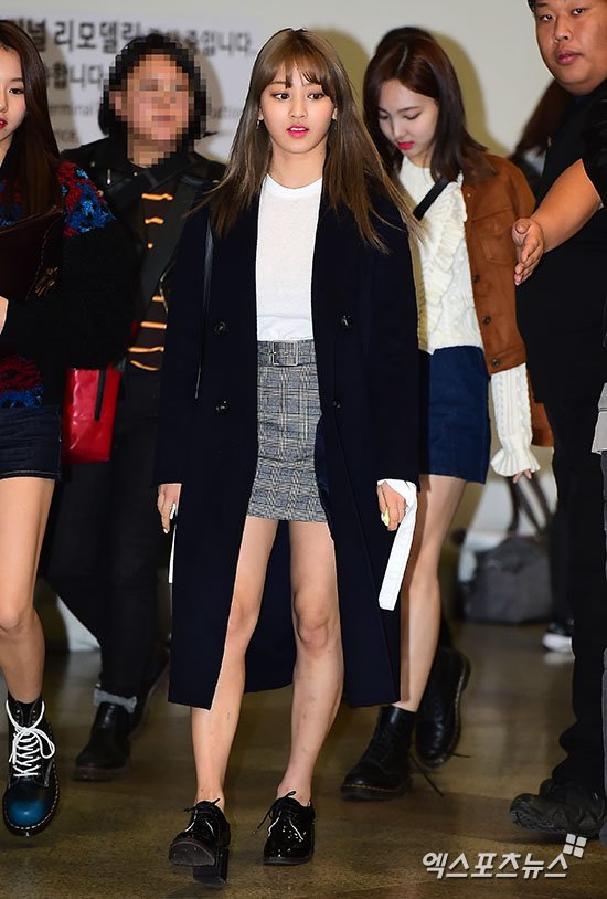 twice_ph's tweet photo. [PRESS] 161027
JIHYO @ Gimpo Airport going to Jeju 
#TWICE #트와이스 #Jihyo #지효 https://t.co/vFvL65yH1o