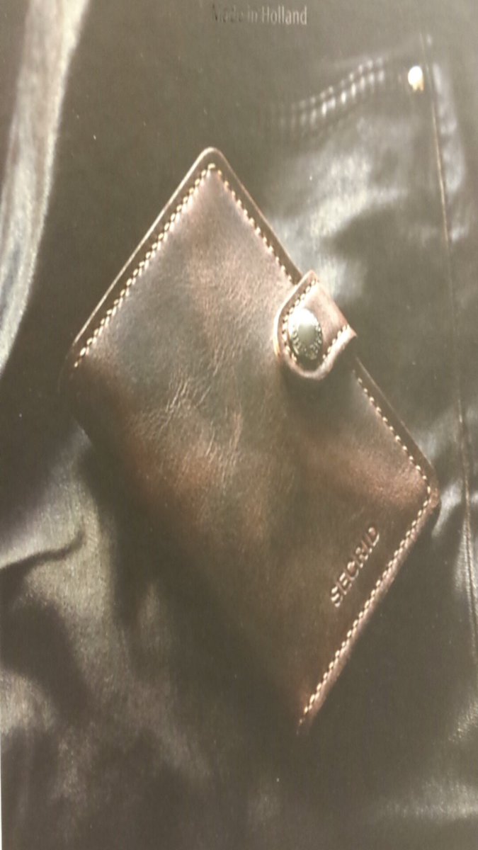 Weer nieuwe kleuren en materialen.
De meest veilige portemonnee 
Vernieuwing van denken.
Doen!