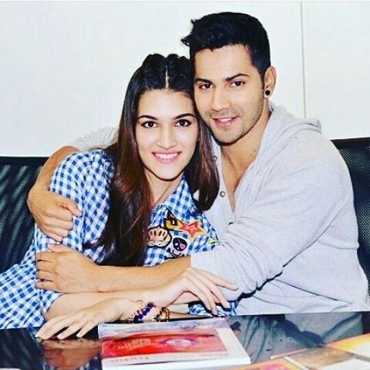 varundvn_world's tweet photo. RT #varddha
Like #Variti
@Varun_dvn @ShraddhaKapoor @kritisanon https://t.co/AGCJsRknda
