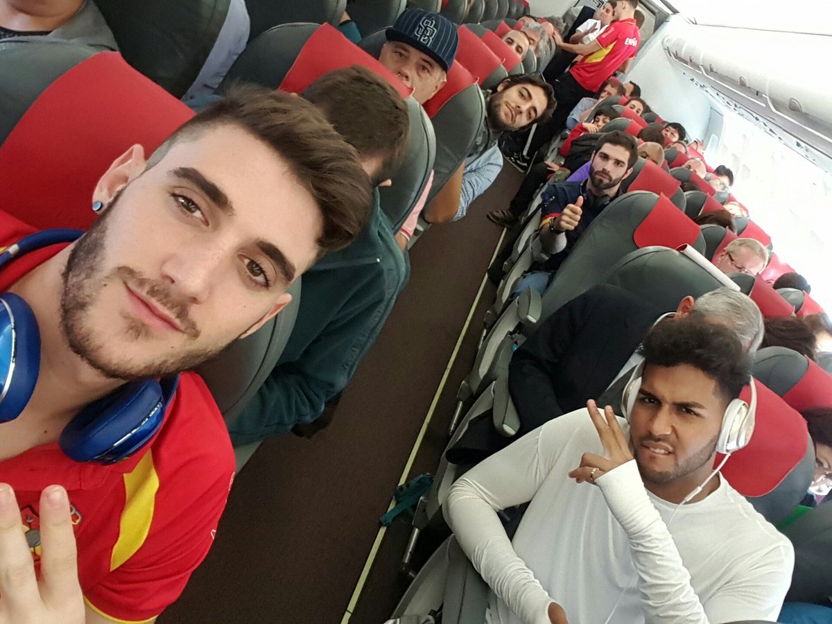 Ya en el avión!! En un par de horas estamos en Suiza 🔜🇨🇭 <a href="/becaspodium/">Becas Podium</a>