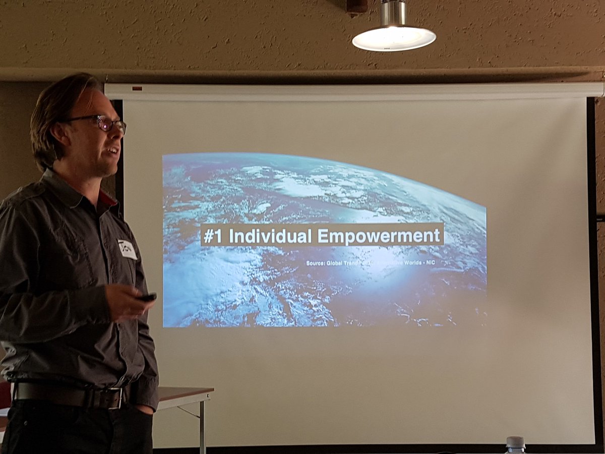 Petco_Official's tweet photo. Jon speaks to 4 global #Megatrends: individual empowerment, diffusion of power, global demographic shifts & food, water, energy #PETCOSB2016 https://t.co/i2GBcmMWWq