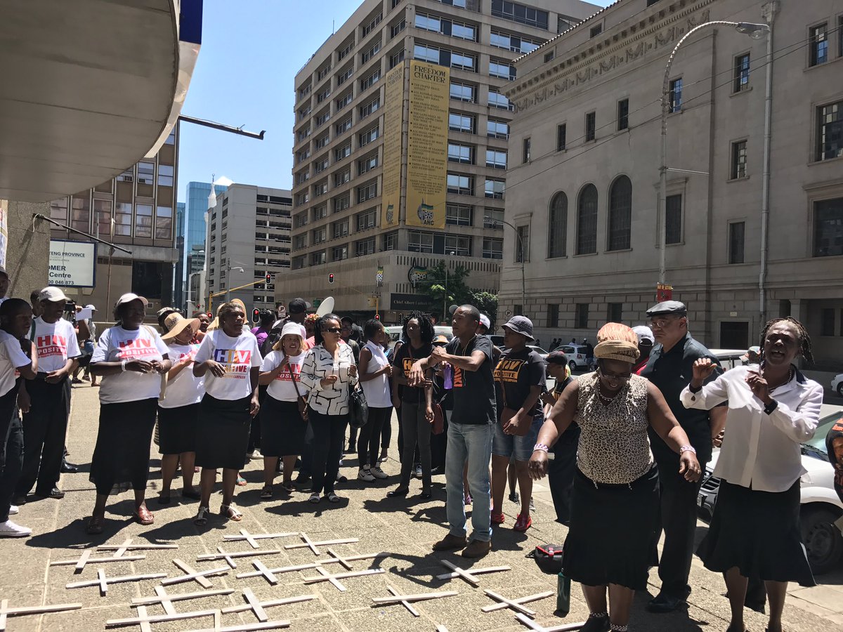 ewnreporter's tweet image. #Esidimeni families of the 37 psychiatric patients who died earlier this year, are outside MEC Qedani Mahlangu's offices in JHB CBD. MR