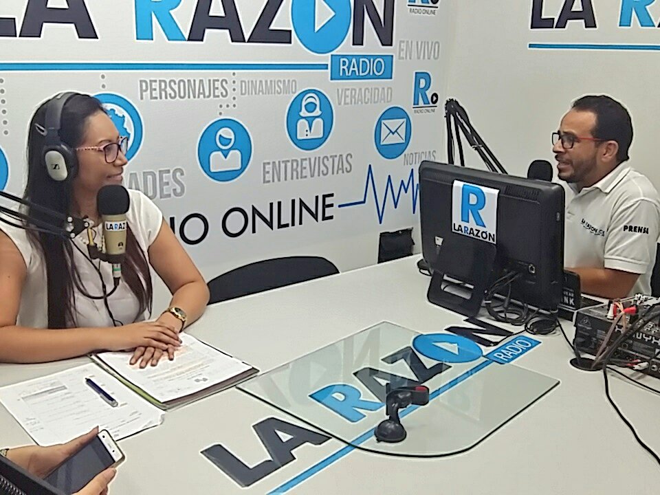 SemMonteria's tweet photo. #AEstaHora @miledhoyos habla en @LaRazonCo sobre el programa de Inmersión docente en #NuevaZelanda #NZ2016 21 Docentes viajaron este año. https://t.co/atFnz3jbUL