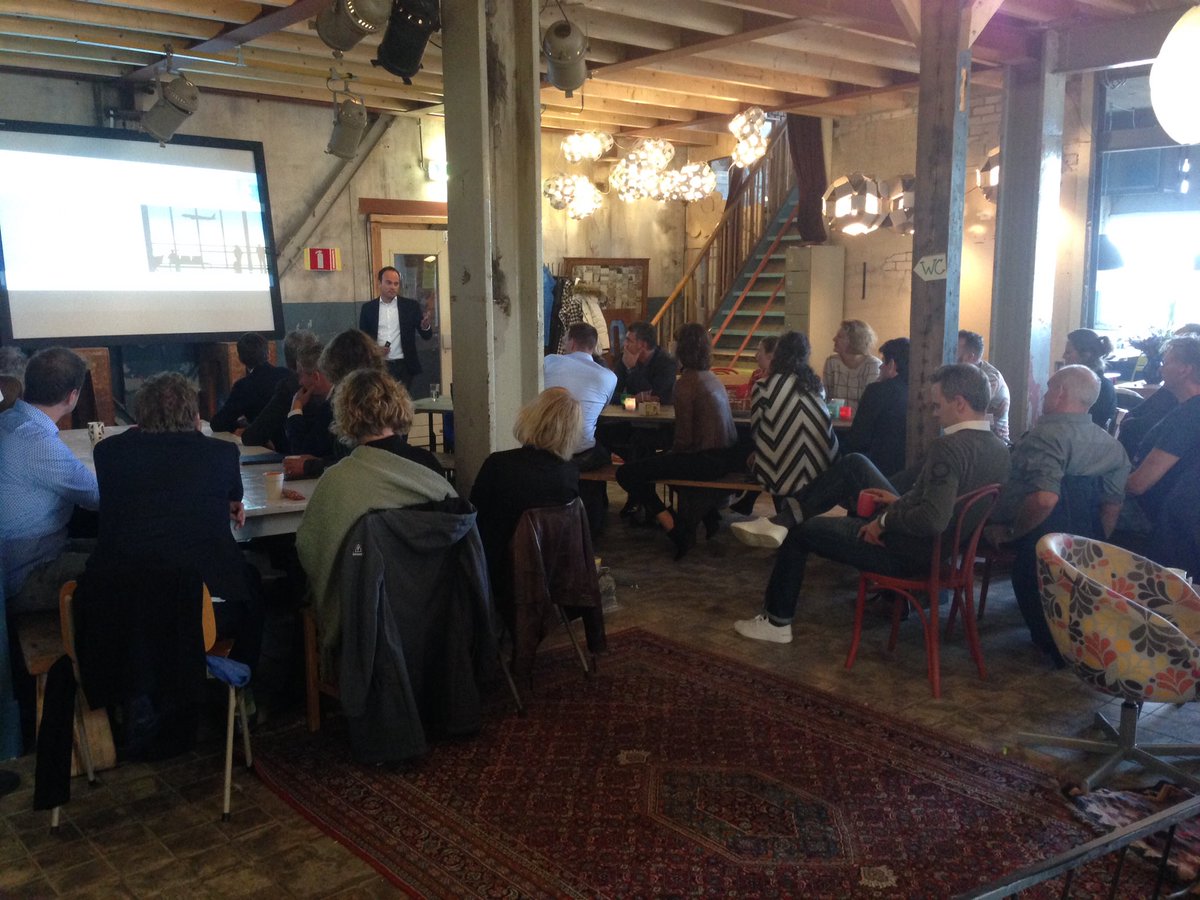 WFHolland's tweet image. En we zijn begonnen: @lxndr neemt ons mee in de #digitale #revolutie. De eerste #masterclass van #WorkForceAcademy #kennisdelen