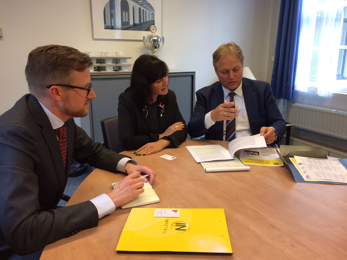 In gesprek met Erik Ziengs #VVD over meer kansen voor mixfuncties op de winkelvloer. #hartjeoost ging met #INretail mee.
