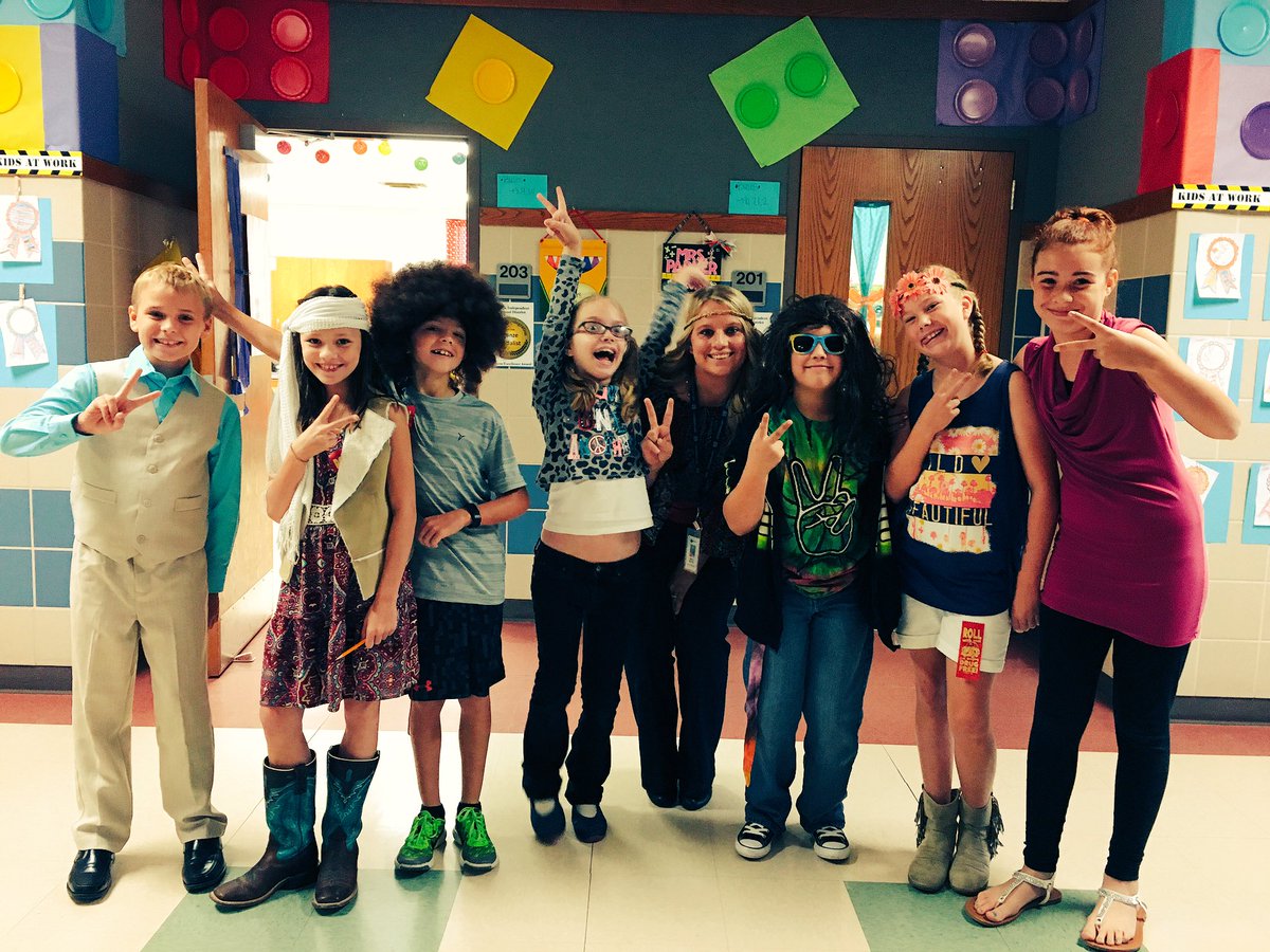 MrsJacksons4th's tweet photo. We vow to be drug free!! 70s Day with Mrs. Conckrell's homeroom kiddos! https://t.co/552Xbzauny
