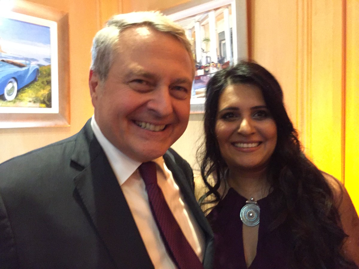 TheWadiTribe's tweet photo. With CEO Paul Zilk of REED Midem. The entire team was AMAZING! #MIPCOM #mipmarkets #VOOM2016 @vmbusiness @EliseTrecul @Mipcom_inside https://t.co/9pPLlmlPRU