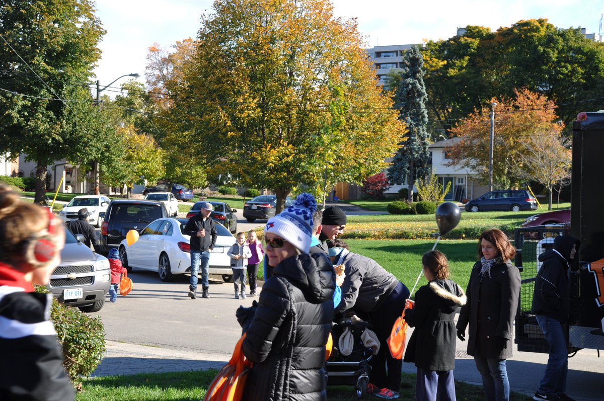 Still smiling at the great turnout for the <a href="/LugliJohn/">John Lugli</a> #VictoriaVillage #pumpkingiveaway! Awesome day. #buildingthebrand