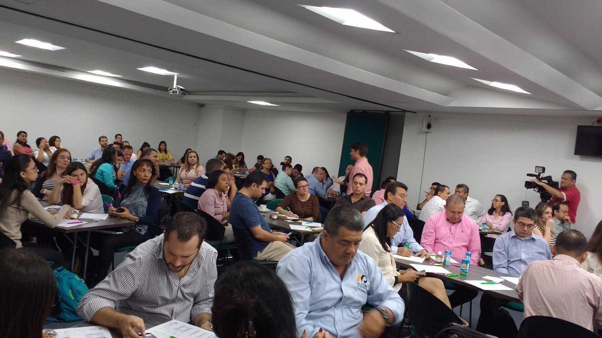 camaracali's tweet photo. Analizar la competencia permite evaluar qué tan sencillo o complejo será diferenciarse @GomezGomezDavid #ForosEnRed https://t.co/nQqRFFGpzF
