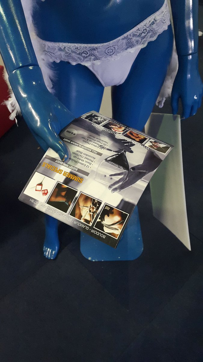 Punk28Studios's tweet photo. Busy day at @SEXPOSA - smurfette did her bit by handing out flyers... https://t.co/iN8Ze8Fvfk