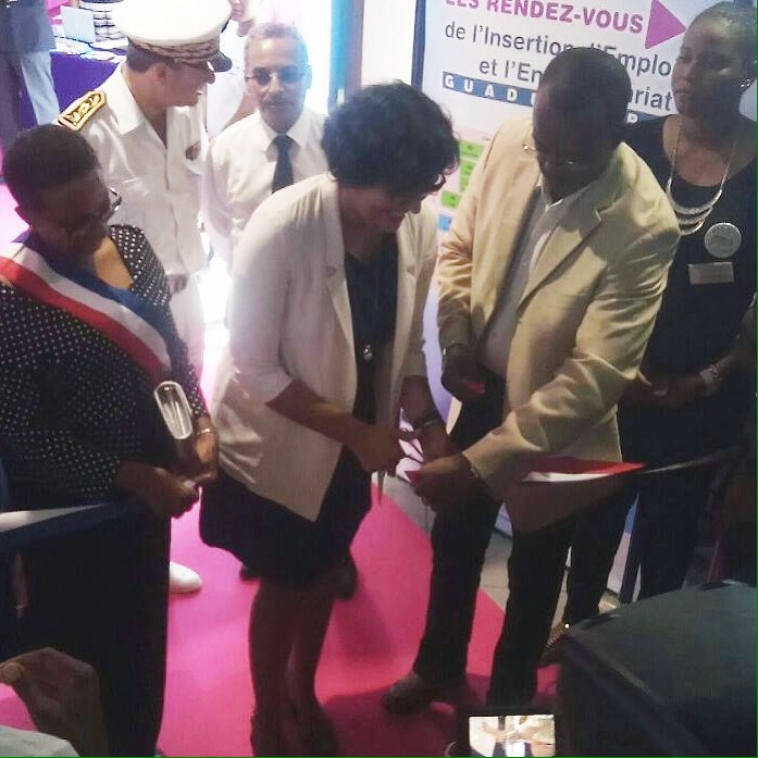 reseau_jom's tweet photo. ‼️En direct du #RDVIEE2016‼️ #Letsgo 💪🏾 Munissez vous de vos CV et venez saisir des opportunités #WTC #emploi #insertion #entreprendre https://t.co/sDC60CizEs