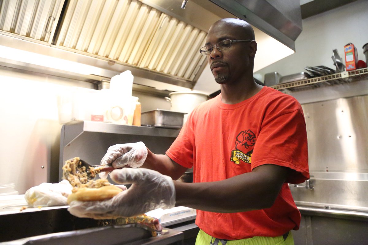 AMJReporter's tweet image. Inmate gets a second chance. #incarceration #redribbonweek @ChrisThames29 @MetroCOLA @unitedwaycv  @mikesoul105   bit.ly/2eJqXVg