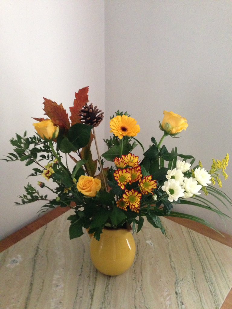 Aoifesoprano's tweet photo. Opening night fiery flowers from the hubster @Pabshoppers :-) #Andlondonburned https://t.co/8zxUaqur22