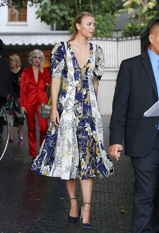 MariaSharapova's tweet photo. Last nights #CFDA look by @RoksandaIlincic and @jimmychoo #Vogue https://t.co/oEOhtrkLqu