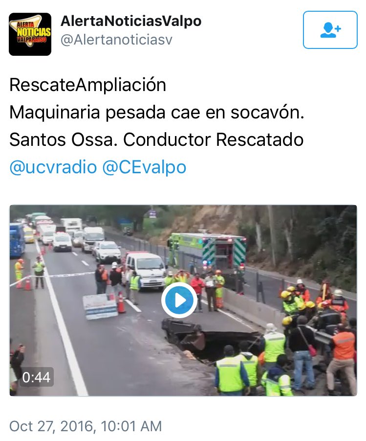 baradit's tweet photo. Me invitaron a conversar al Instituto de historia de la Universidad de Valpo... y justo se abre un socavón alienígena en acceso :(
#talafox https://t.co/Ajx6U79Go3