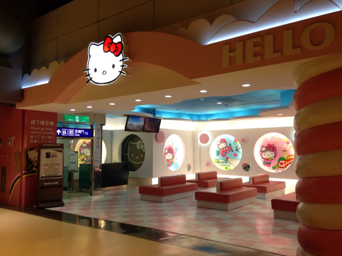RGouldingTravel's tweet photo. Taipei Taoyuan airport goes in for themed waiting lounges - here's the Hello Kitty one #LPinTaiwan @LPTraveller https://t.co/b5tGEA12da