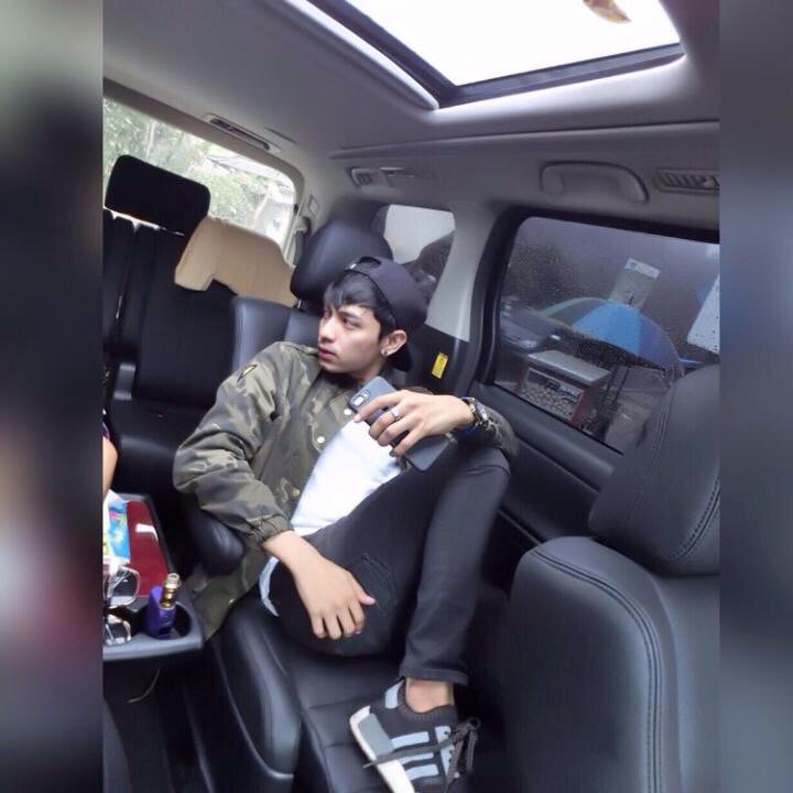_setyaayu20's tweet photo. Come join me, or you'll be left behind #BIGOLIVE > 🙏🙏🙏🙏.  https://t.co/uSbY4qet15 https://t.co/kT3qfxe8BW