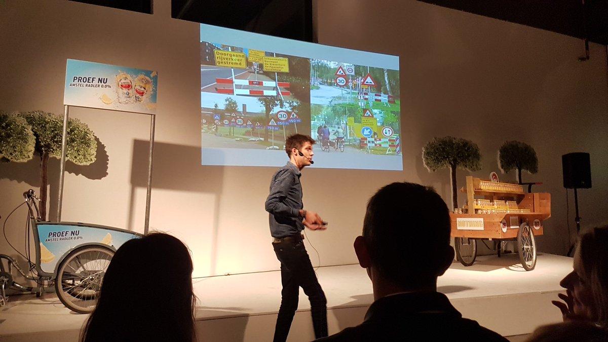 Marieke002's tweet photo. Een mooie lezing door Stefan vd Stigchel over hoe aandacht werkt. #designmeetsbrands bij @Opvallers Dank @ArjanRattink voor de uitnodiging! https://t.co/d9vO07s2rC