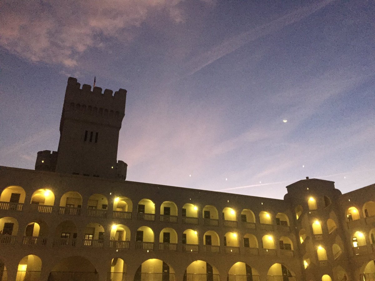 Robbyu1996's tweet photo. @Citadel1842 "Under Palmetto Moon" https://t.co/FsBpVutY04