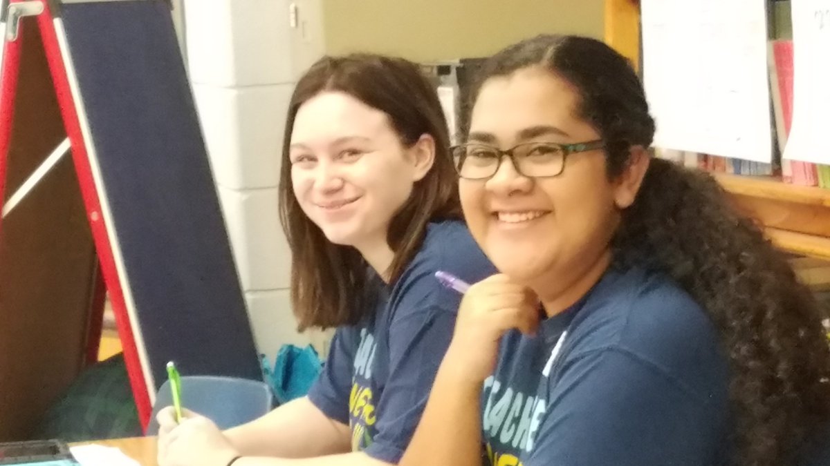 Fta_WCHS's tweet photo. Megan and Grecia https://t.co/eRW82UNVqB