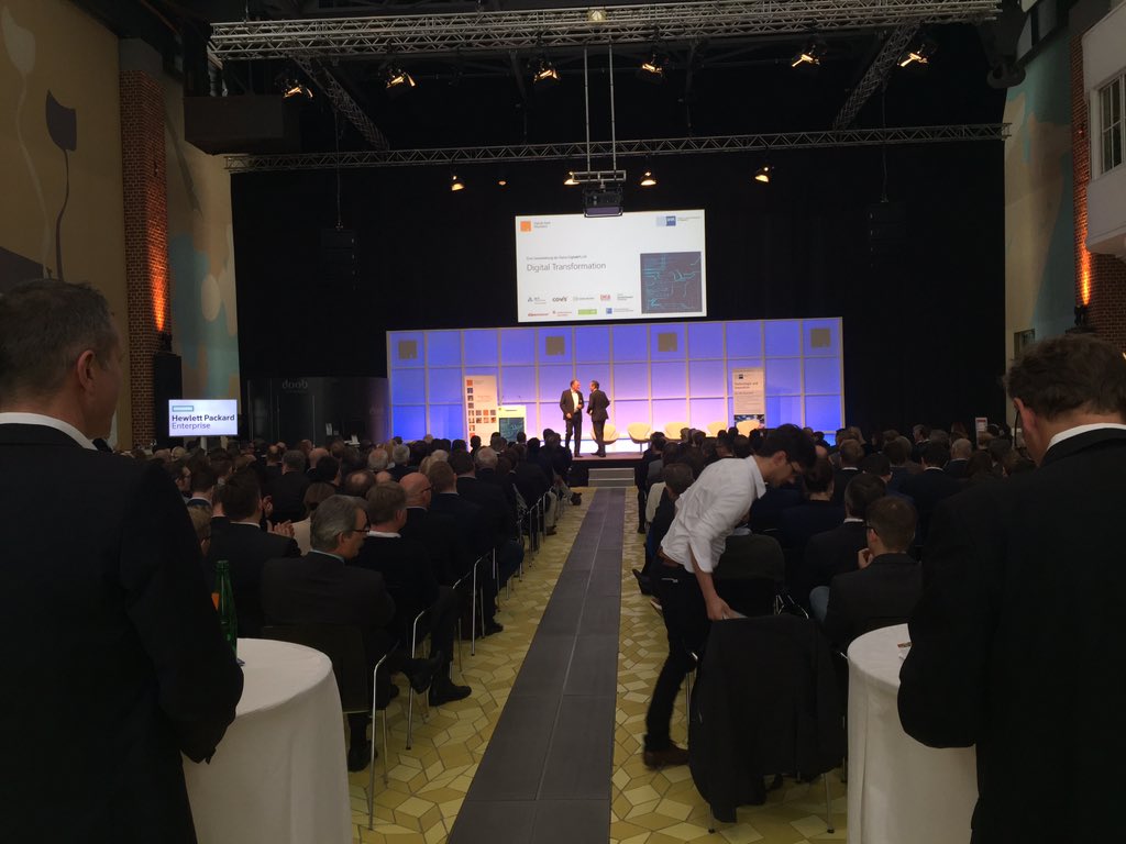 frank_tentler's tweet photo. @ #digitalkplus Düsseldorf.. Thema: Digital Transformation. Ich bin offen, aber zweifle noch. https://t.co/wYIAr3T5v4