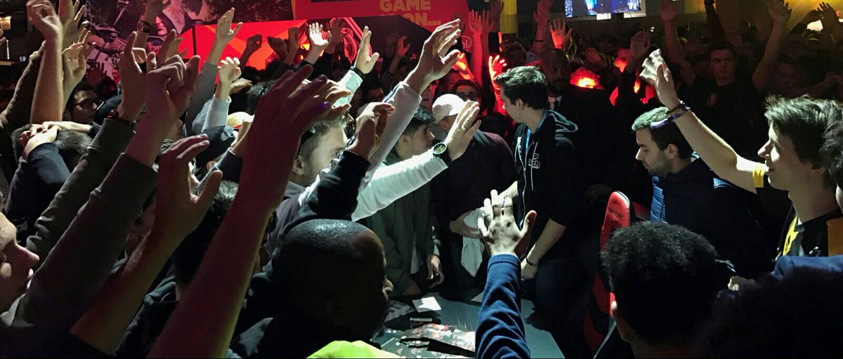 TeamVitality's tweet photo. Team_Vitality: Sur le stand @OMENbyHP, @Vitality_Neo est en séance de dédicaces jusqu'à 13h #DominateTheGame https://t.co/VCXDOvi5DJ