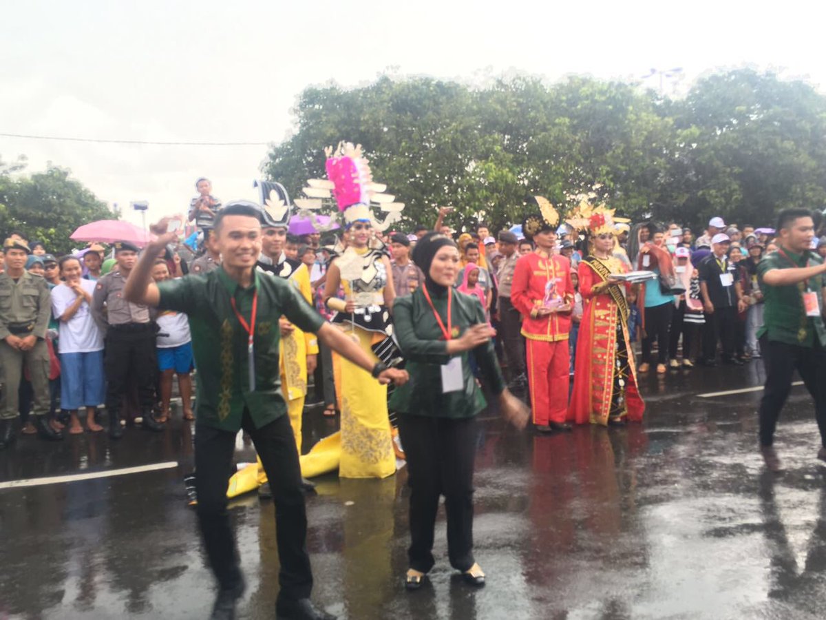 RadioElshinta's tweet photo. Ramainya acara Kirab Budaya Pemuda di Palangkaraya dalam rangka #HSP2016 #PemudaMendunia @KEMENPORA_RI https://t.co/r1ApZCECBP