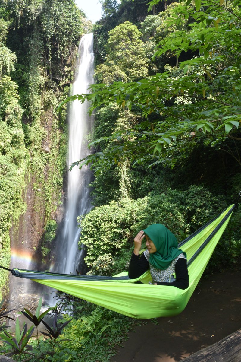 desysus's tweet photo. bidadari lagi mbenerin jilbab :3 https://t.co/iY5xpYRikb