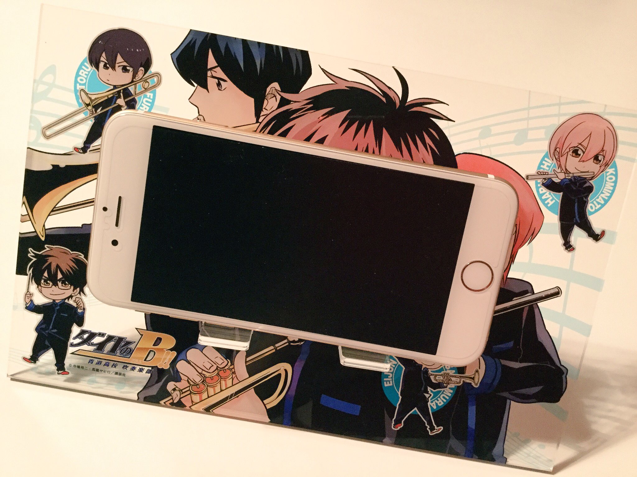 馬籠ヤヒロ グッズのサンプルを頂きました スマホスタンド かなり大きめでスマホ置いてもミニキャラは見えます 沢村のみ顔面にモロかぶりですがご愛嬌 凄い T Co Z1j0jfulac Twitter