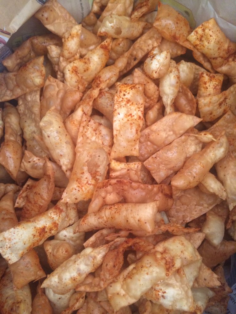 fingerNfork's tweet photo. Its #diwali #time! #Homemade festival snacks are great as always. #Diwali2016 #foodporn #foodlive #cholafali #omnomnom #traditionaltaste https://t.co/VTzyLatvZm