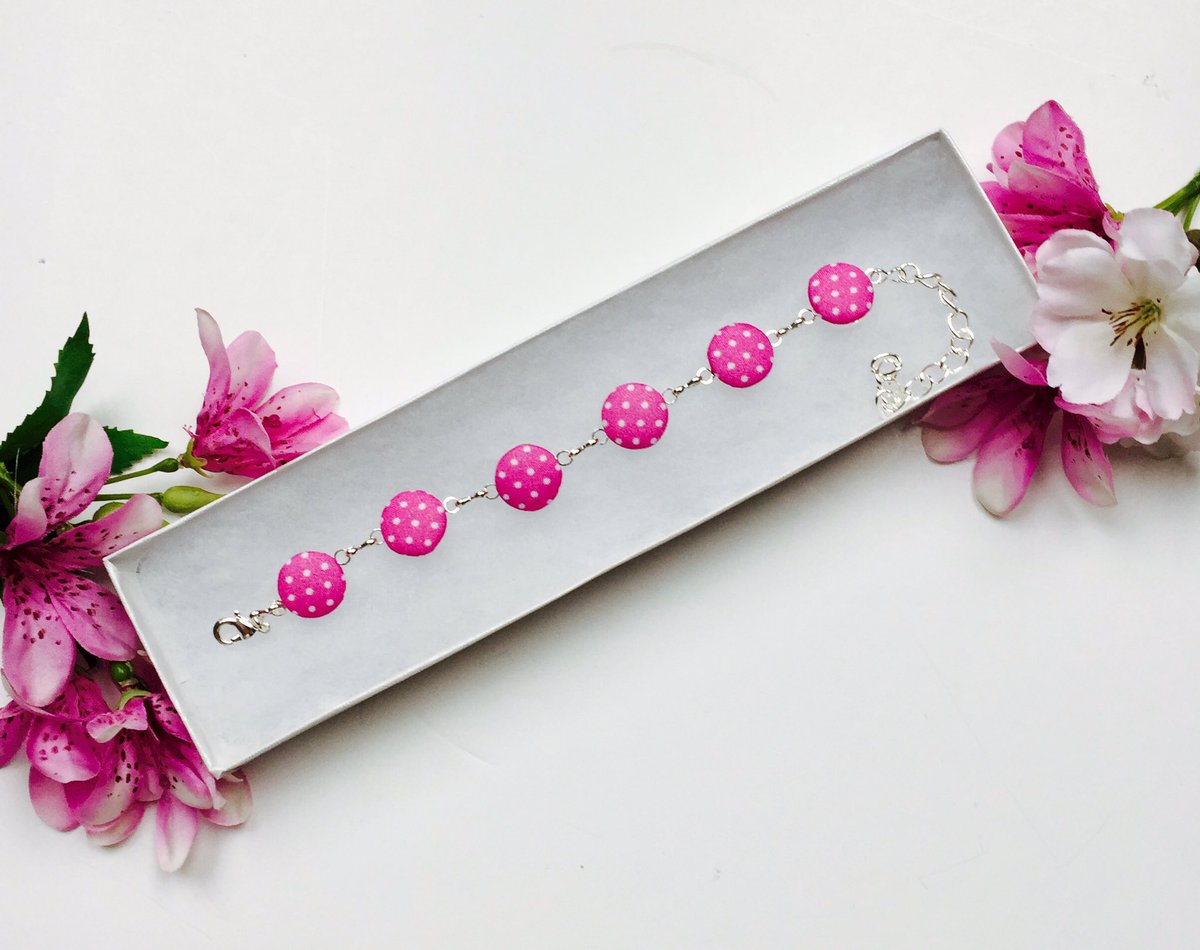 Gorgeous sweetie bracelets £7.50 inc P&amp;P DM me to order #handmade #bracelet #buttons #stockingfiller #prettyandpink #cuteasabutton #present