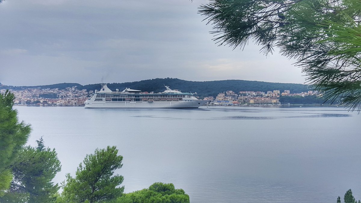 InfoIonian's tweet photo. #goodmorning #winterday #cruiseship #port_argostoli #kefalonia #island #greece https://t.co/ekyi8YHM3N