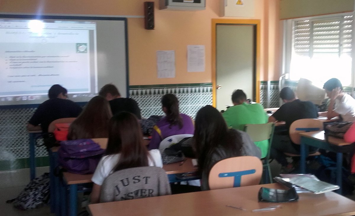 RespetaLaReceta's tweet photo. Iniciamos la recta final de #RespetaLaReceta, analizando nuestras publicaciones y trabajando la entrevista #Tolerancia #Apoyo https://t.co/knyvbmumth