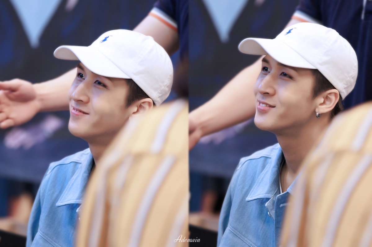Ademain_v's tweet photo. 160902 코엑스 팬싸인회 #VIXX #빅스 #RAVI #라비 #원식 #Kratos #The_Closer @AceRavi 웃는 모습까지 다정한 아이..♥ https://t.co/Bnde4JjyVh