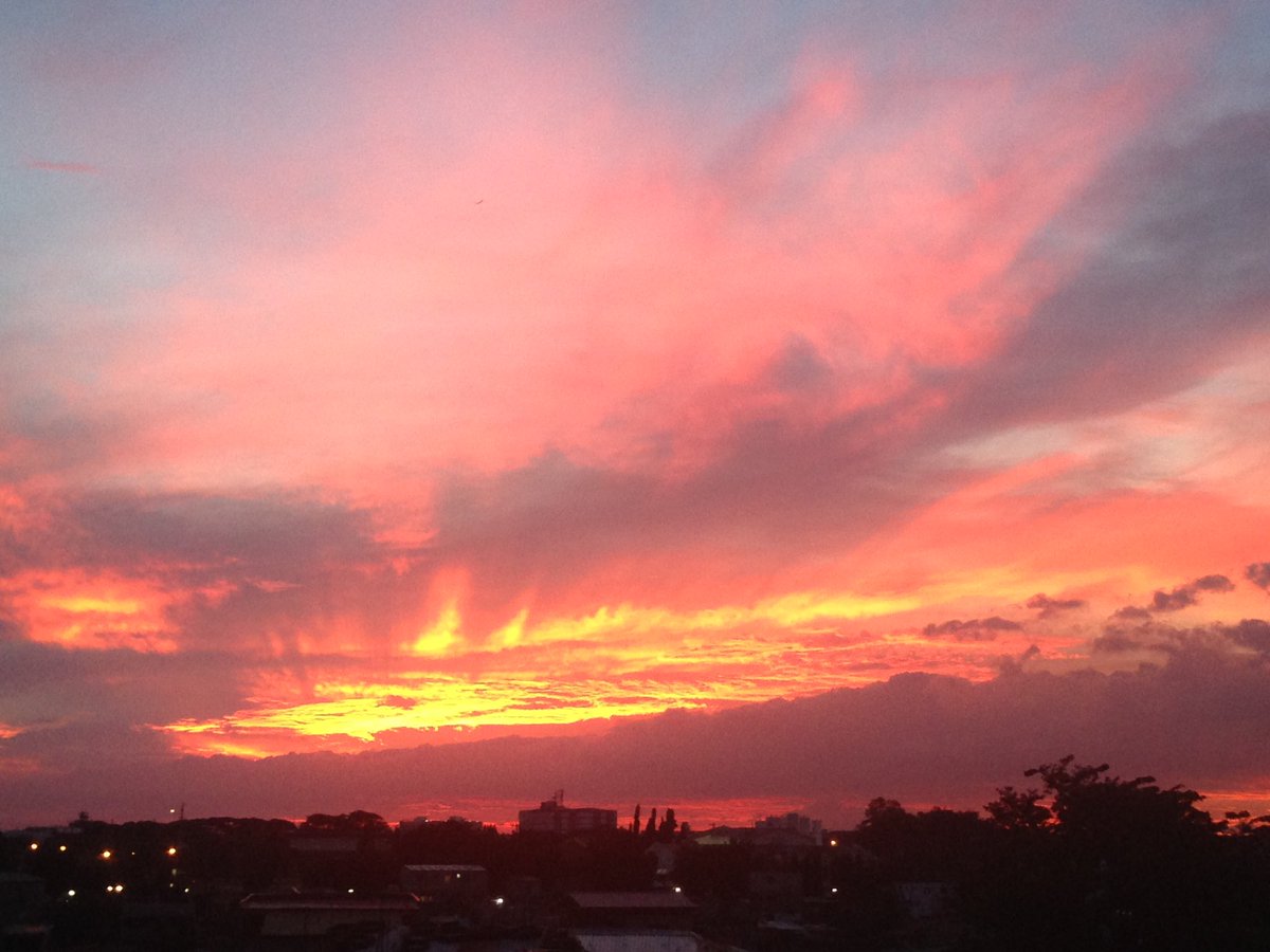 fidesprado's tweet photo. I enjoyed the light from the sky at the end of the day when night is just beginning. 

#1DayToNewBeginnings https://t.co/ZrbLeJWZ7L
