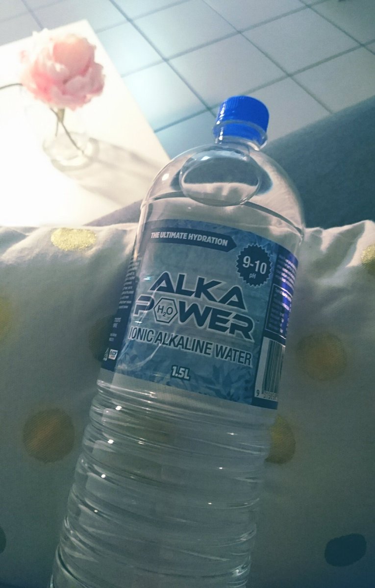 emmbem01's tweet photo. #necessity 👌 @AlkaPowerAussie high #Alkaline #water .   Helping my  #recovery 💧😊 https://t.co/HOGgbTPND3