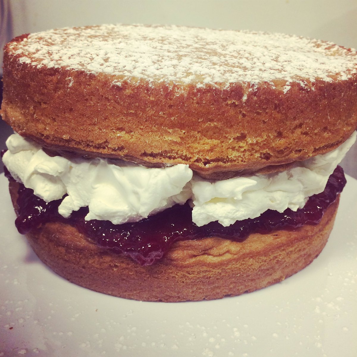 Check out this beauty! Mary Berry would be proud 🍰🍰🍰#homemade #victoriasponge  #maryberry #allthecake