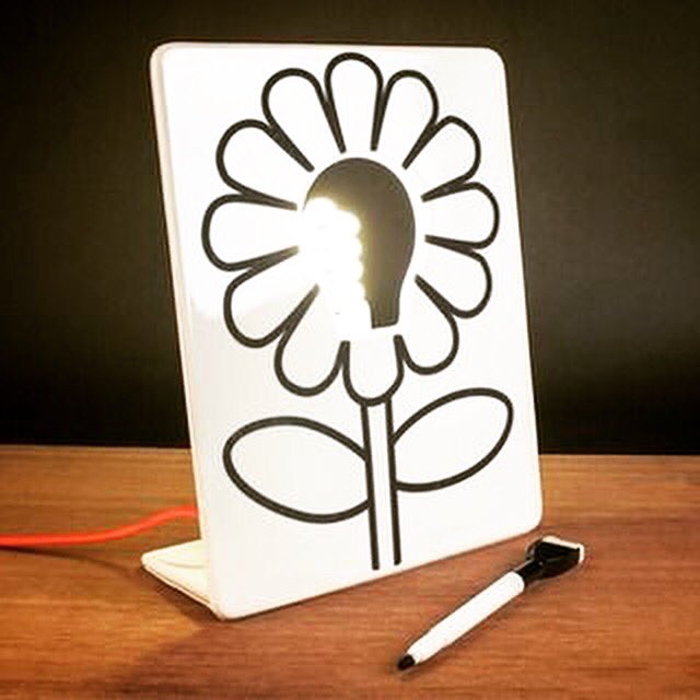 yelooudesign's tweet photo. Buenos días #FelizJueves ! Vamos a darle un aspecto diferente a esta lámpara cada día. Haz que tu imaginación vuele. #doiy #Drawlamp #diseño https://t.co/tVgLCe8Mou